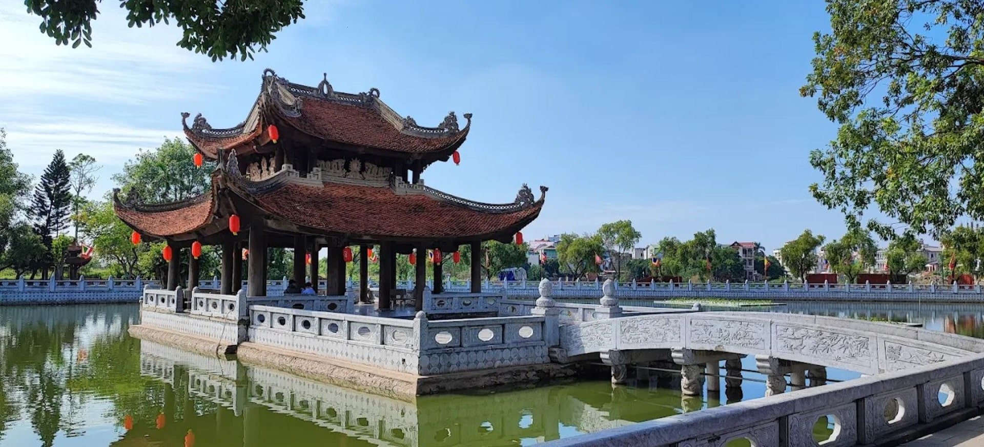 Bắc Ninh đón đoàn khách du lịch đầu tiên xông đất Xuân Bính Ngọ 2026 tại Đền Đô